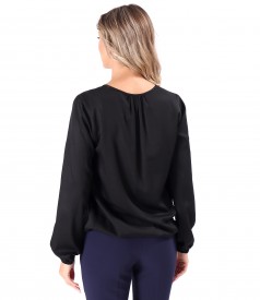 Elegant blouse made of satin-finish viscose