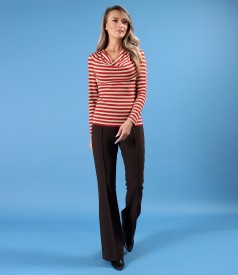 Tinuta smart casual cu pantaloni evazati si bluza cu dungi