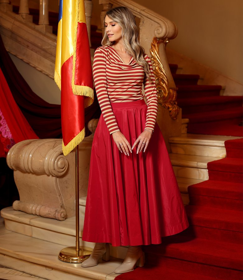 Long taffeta skirt with decorative elastic on the back